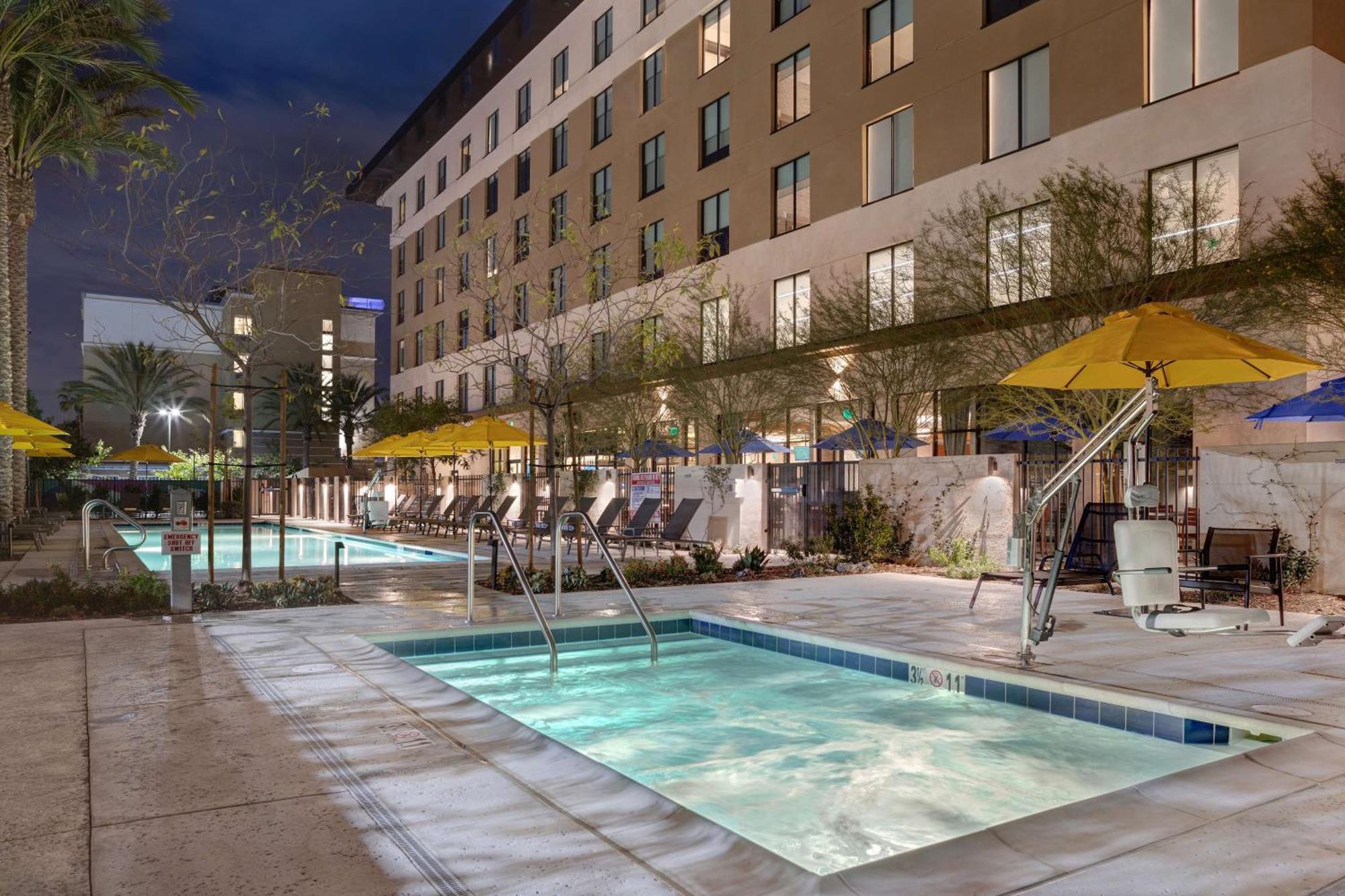 Hilton Garden Inn Anaheim Resort Extérieur photo