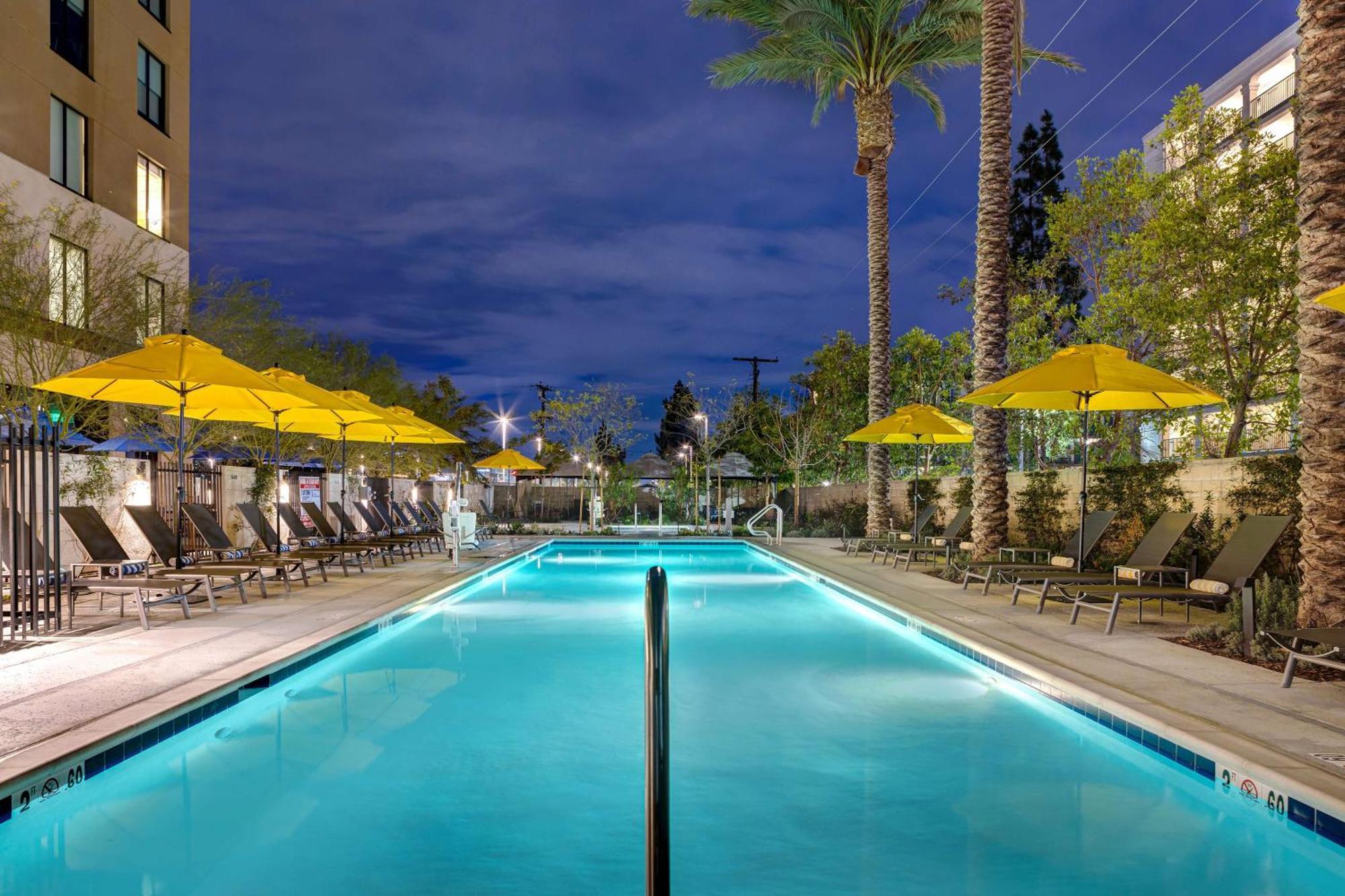 Hilton Garden Inn Anaheim Resort Extérieur photo